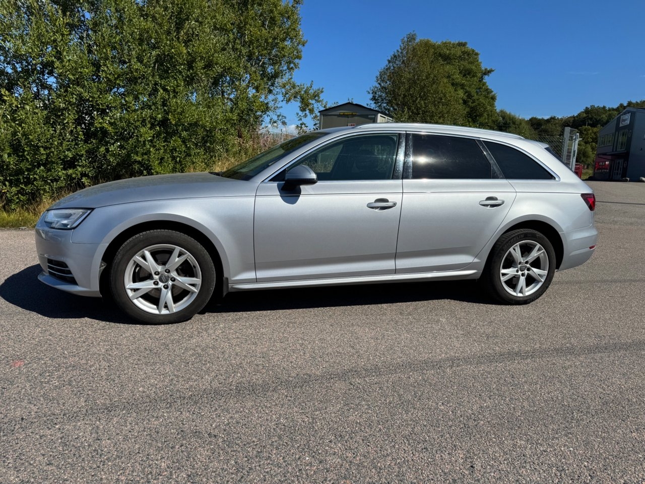 Audi A4 2018, bild 2/19