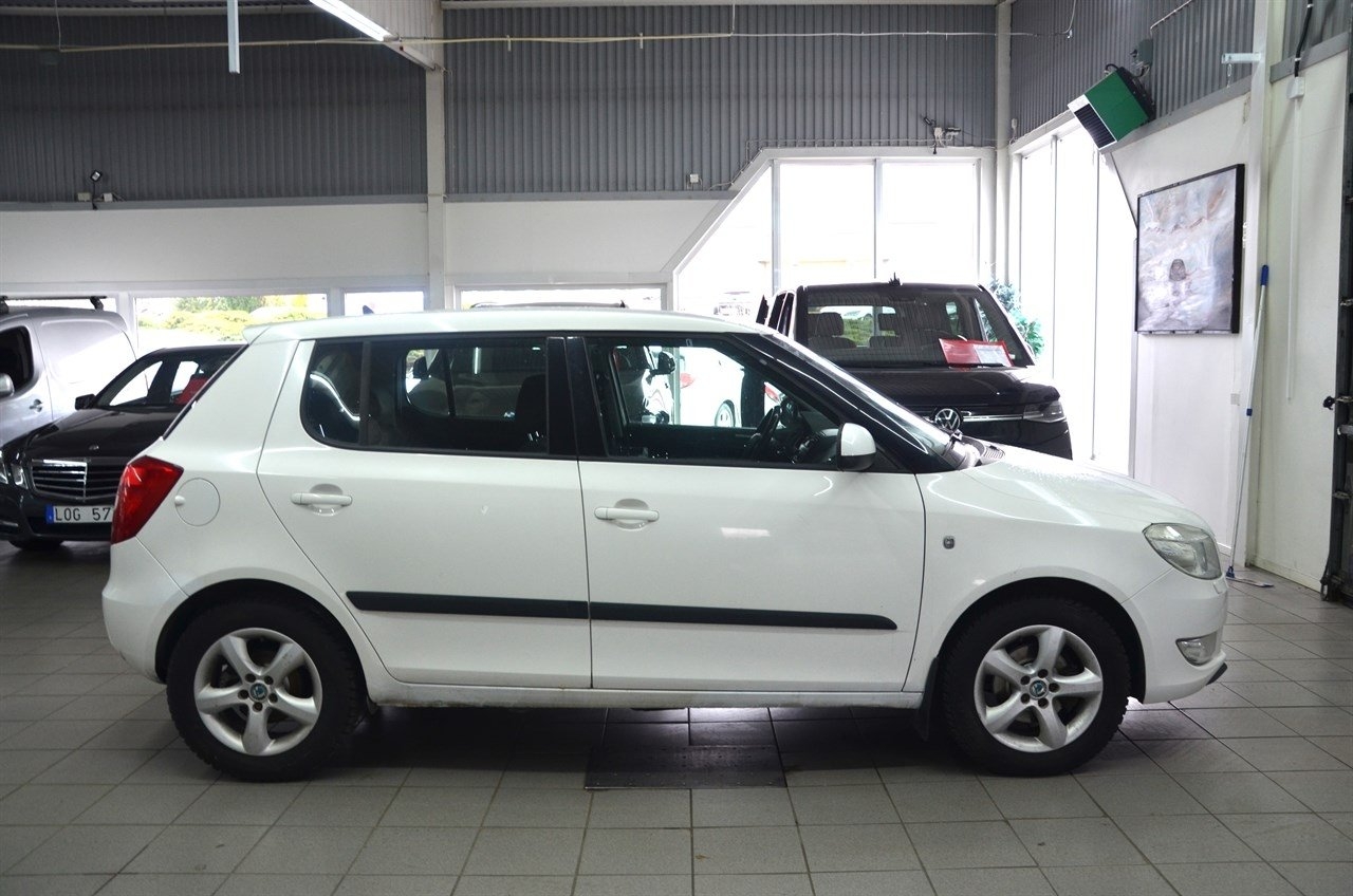 Skoda Fabia 1.6 TDI 90hk Elegance 2011, bild 2/10