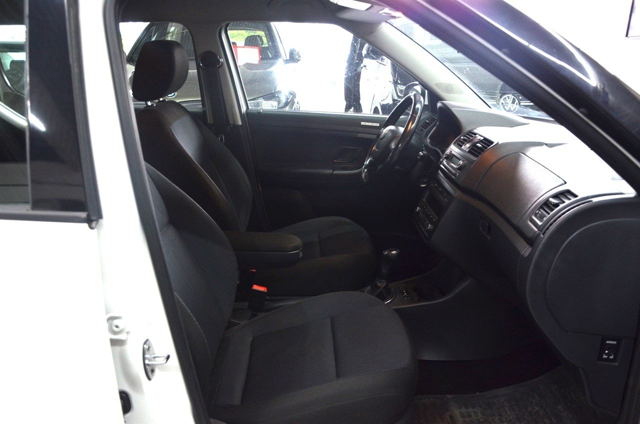 Skoda Fabia 1.6 TDI 90hk Elegance 2011, bild 7/10
