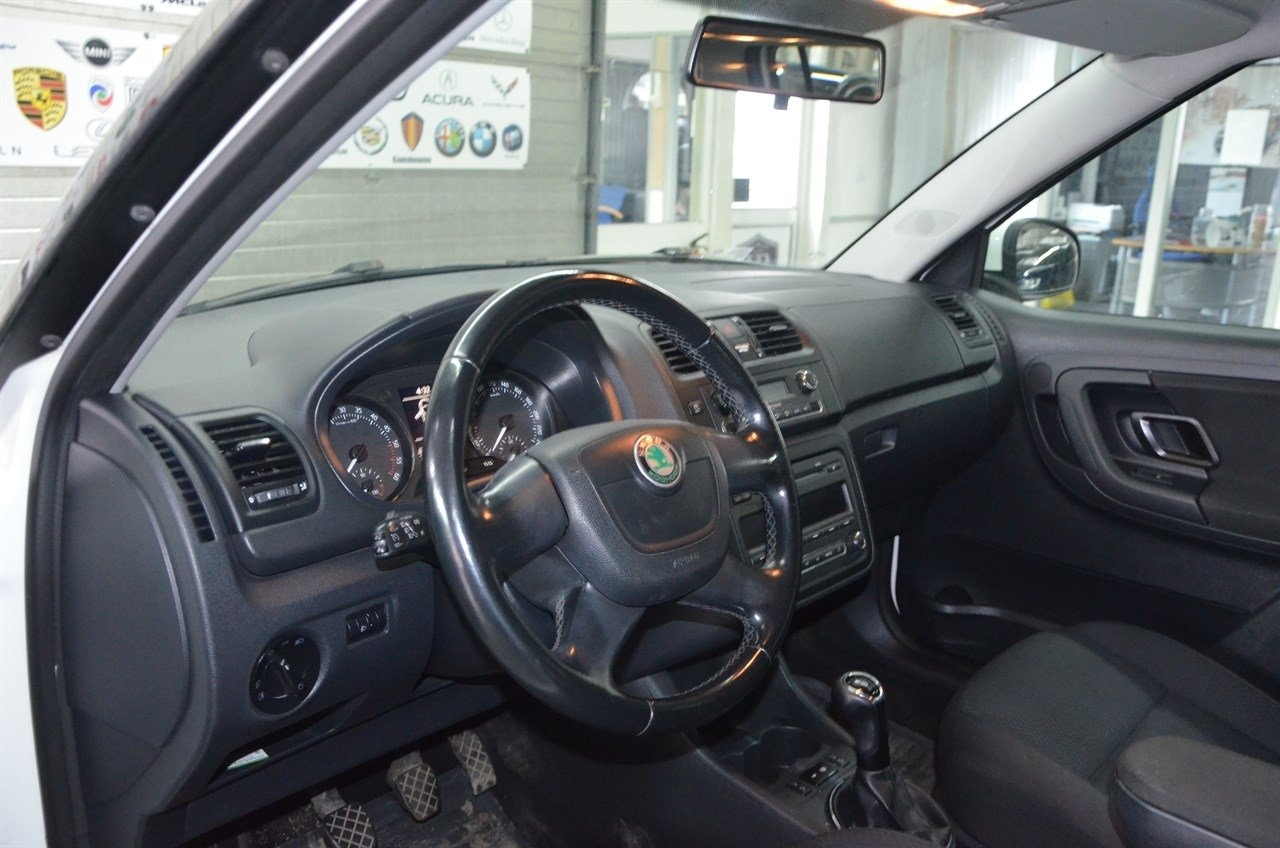 Skoda Fabia 1.6 TDI 90hk Elegance 2011, bild 5/10
