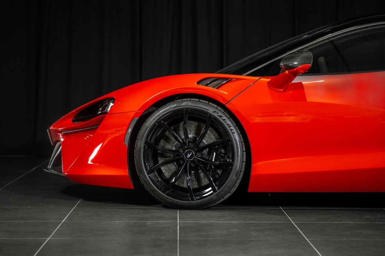 McLaren Artura Carbon/Black Pack/700HK 2024, photo 6/16