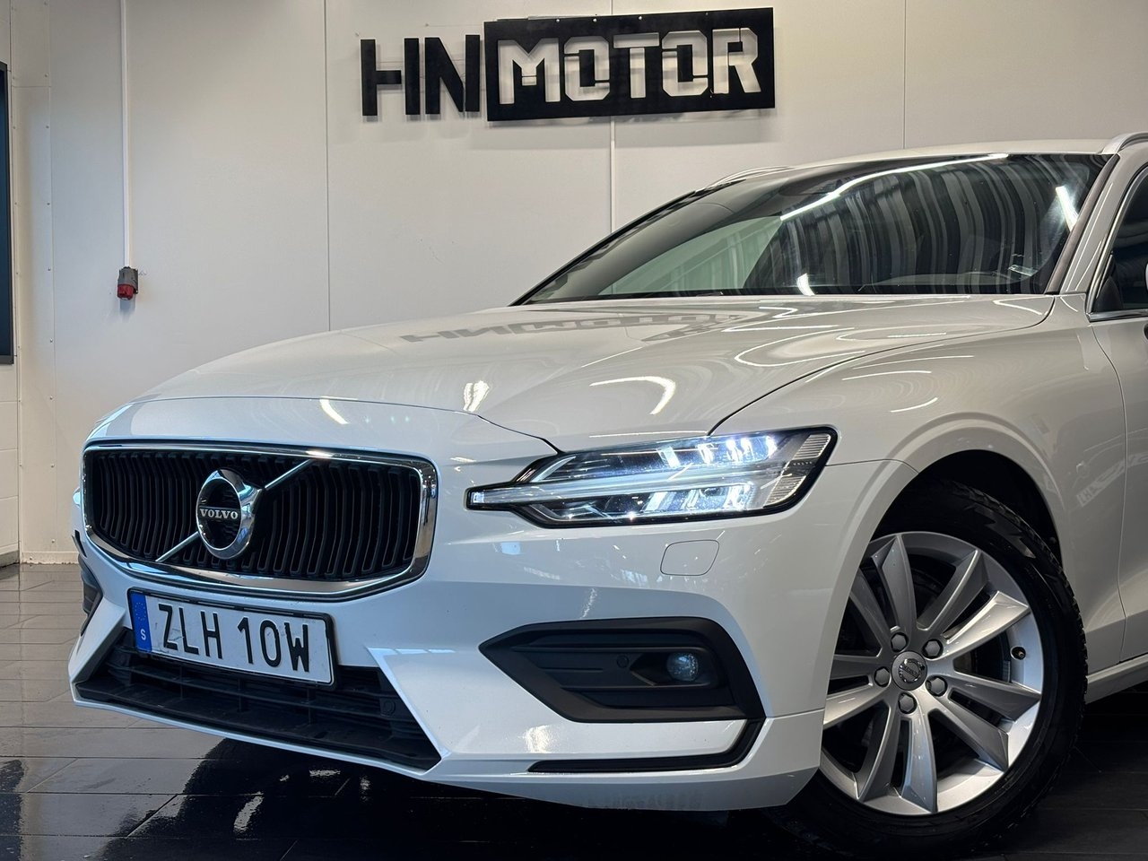Volvo V60 D4 Geartronic Momentum 4CC 2020, bild 2/10