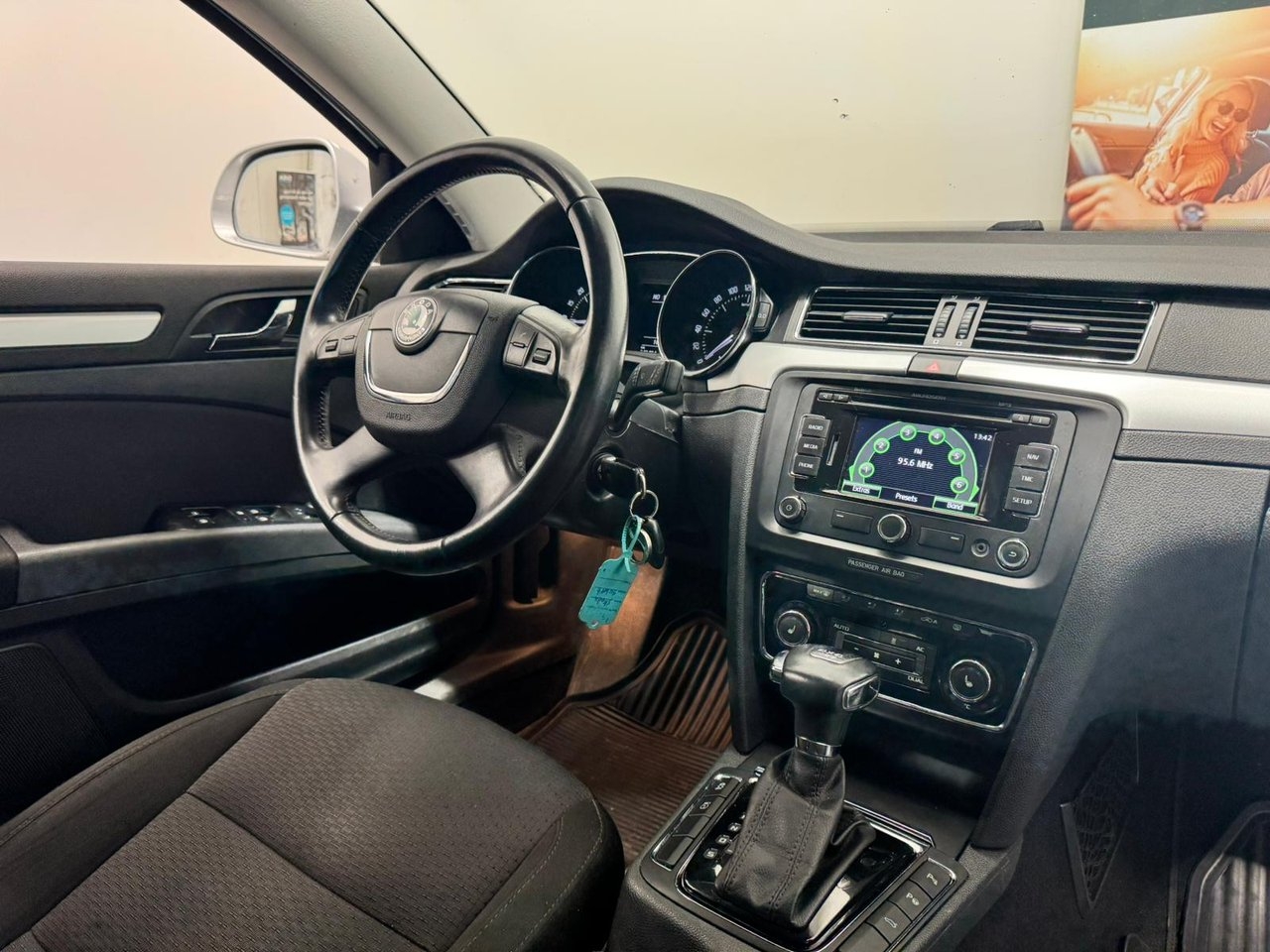 Skoda Superb 2012, bild 2/10