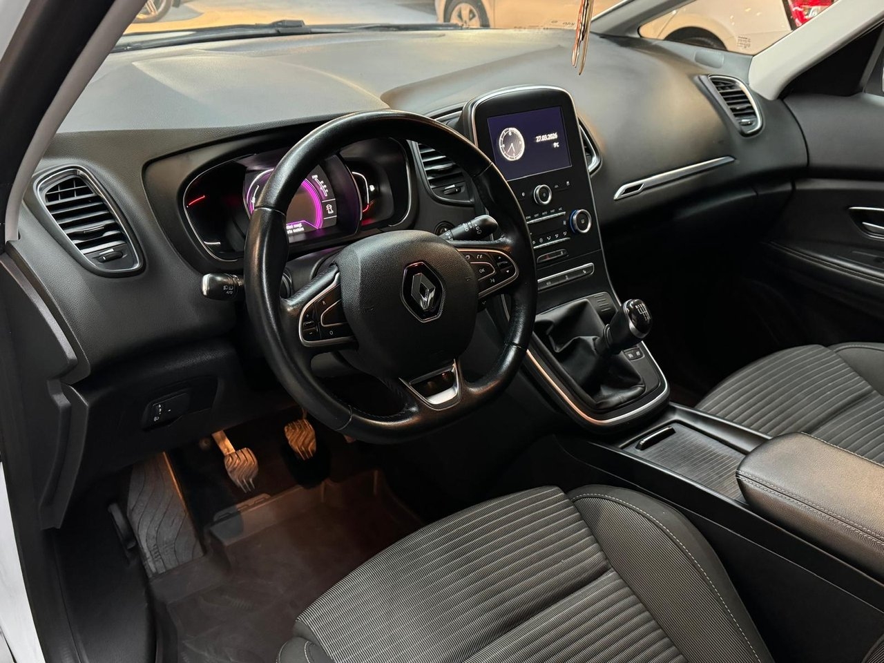 Renault Grand Scenic 2017, bild 7/10
