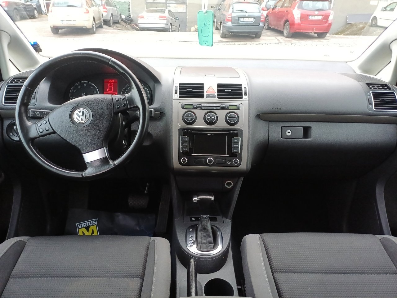 Volkswagen Touran 2010, bild 5/22