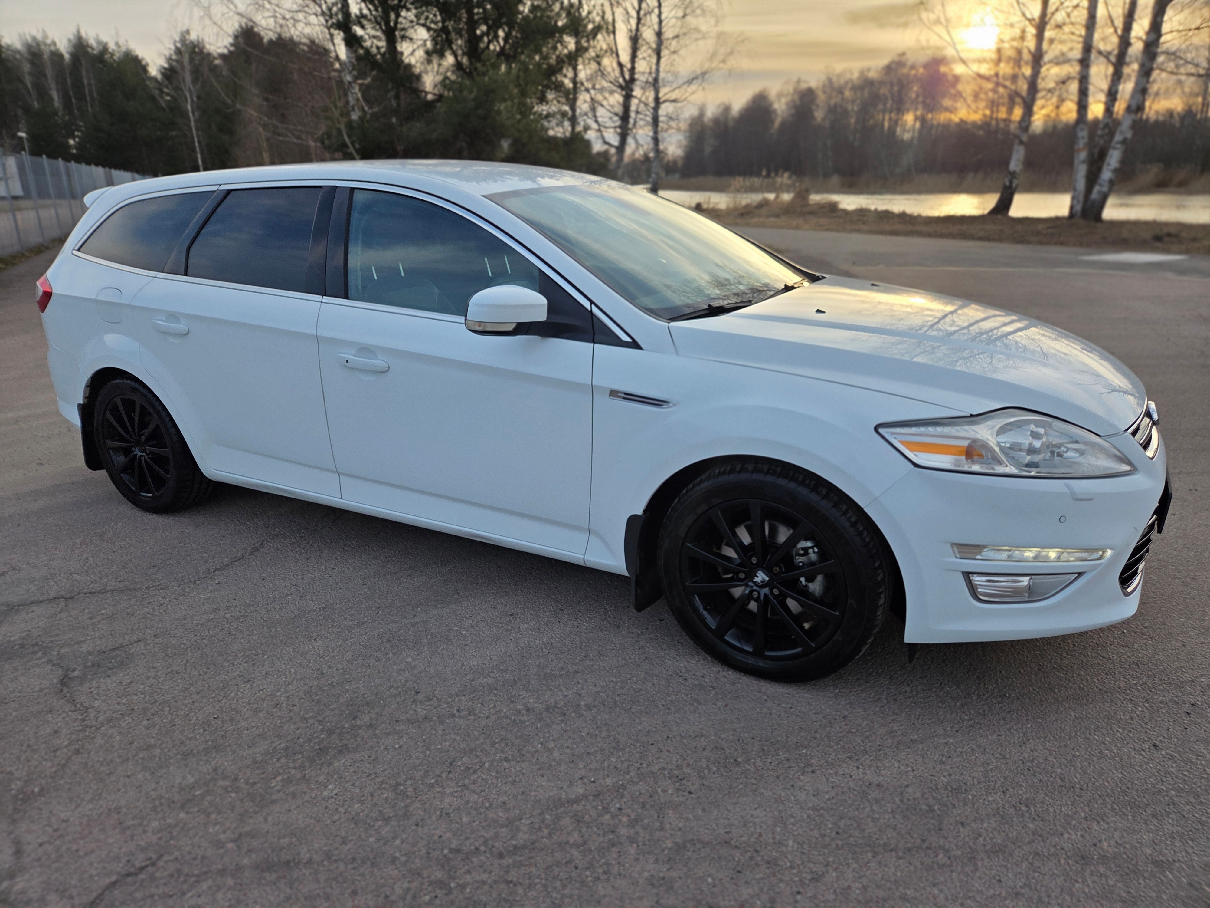 Ford Mondeo Kombi 1.6 TDCi Manuell 2012, bild 2/10