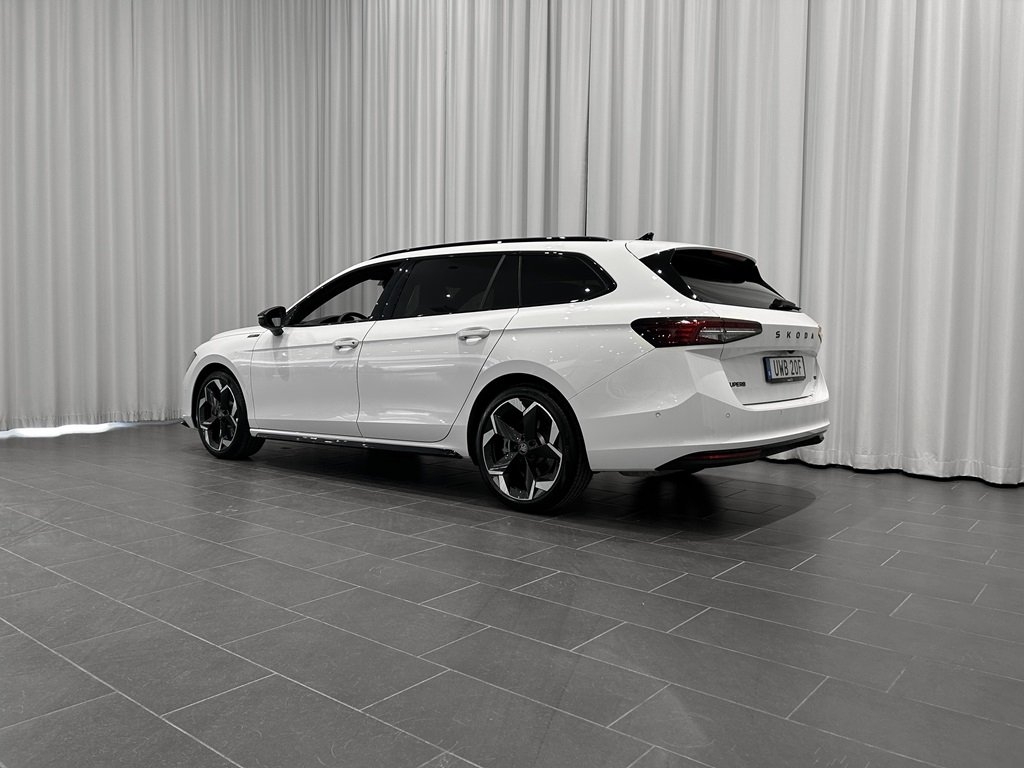 Skoda Superb Combi TSI 265hk 4x4 DSG 2025, bild 3/10