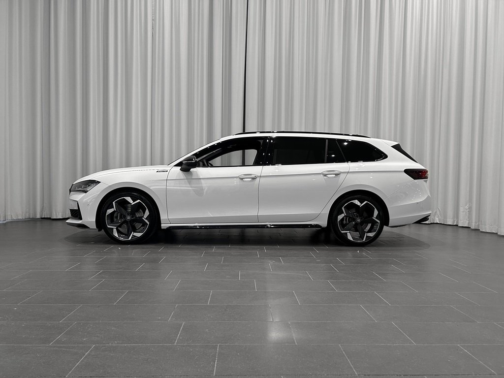 Skoda Superb Combi TSI 265hk 4x4 DSG 2025, bild 2/10