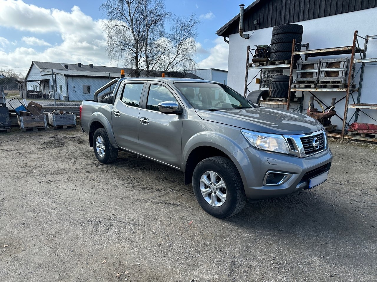 Nissan Navara 2017, bild 2/12