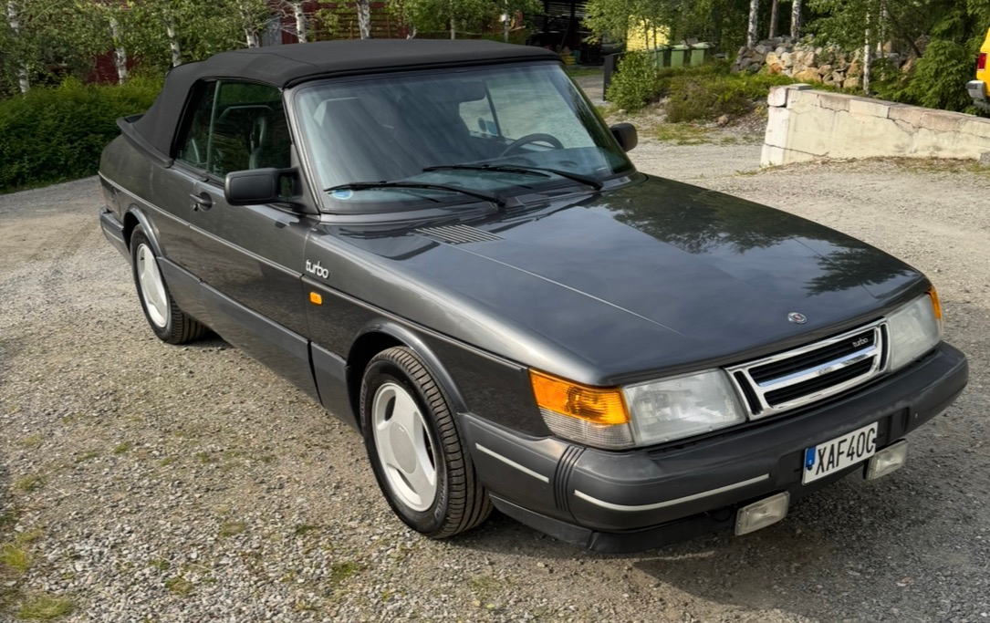 Saab 900
