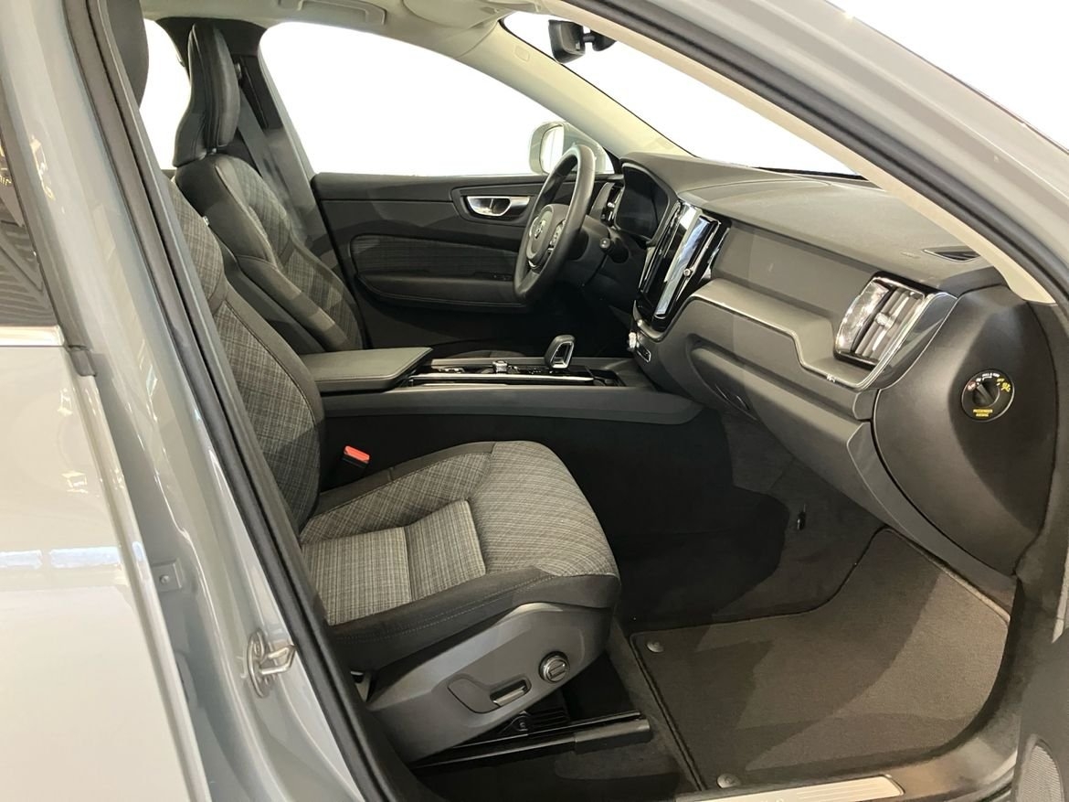 Volvo XC60 T6 Core Special Edition 2025, bild 5/10