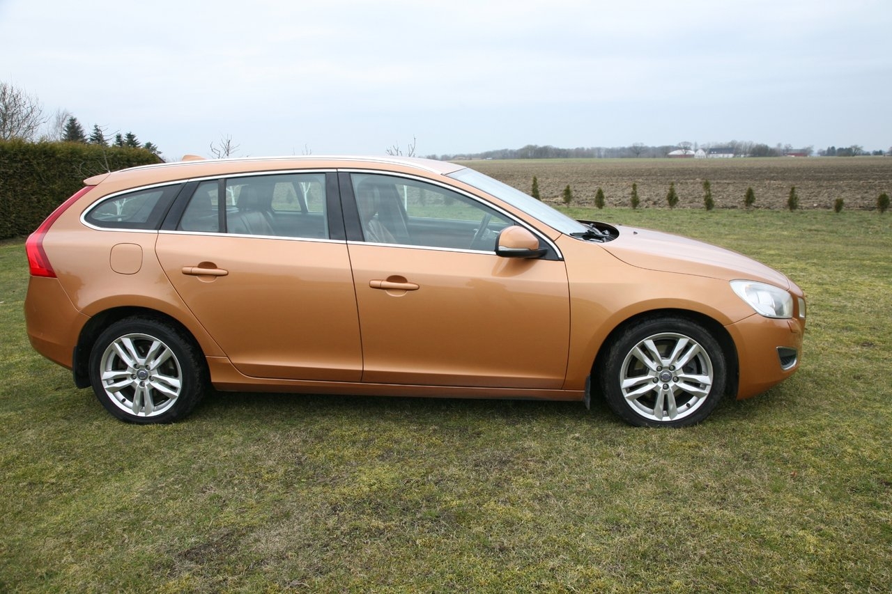 Volvo V60 D2 Summum Euro 5 2012, bild 2/10