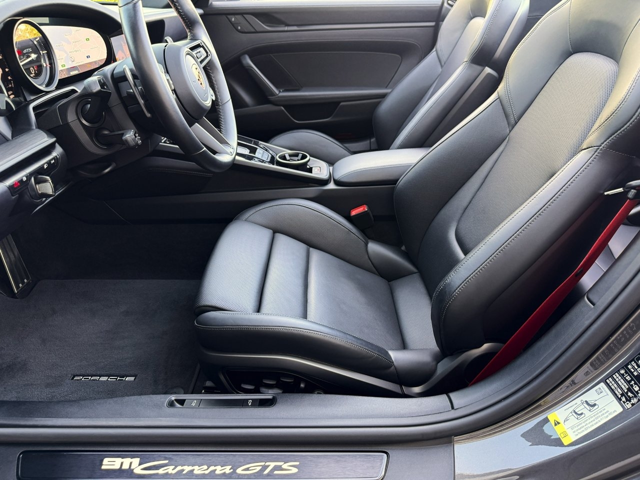 Porsche 911 2024, photo 2/2