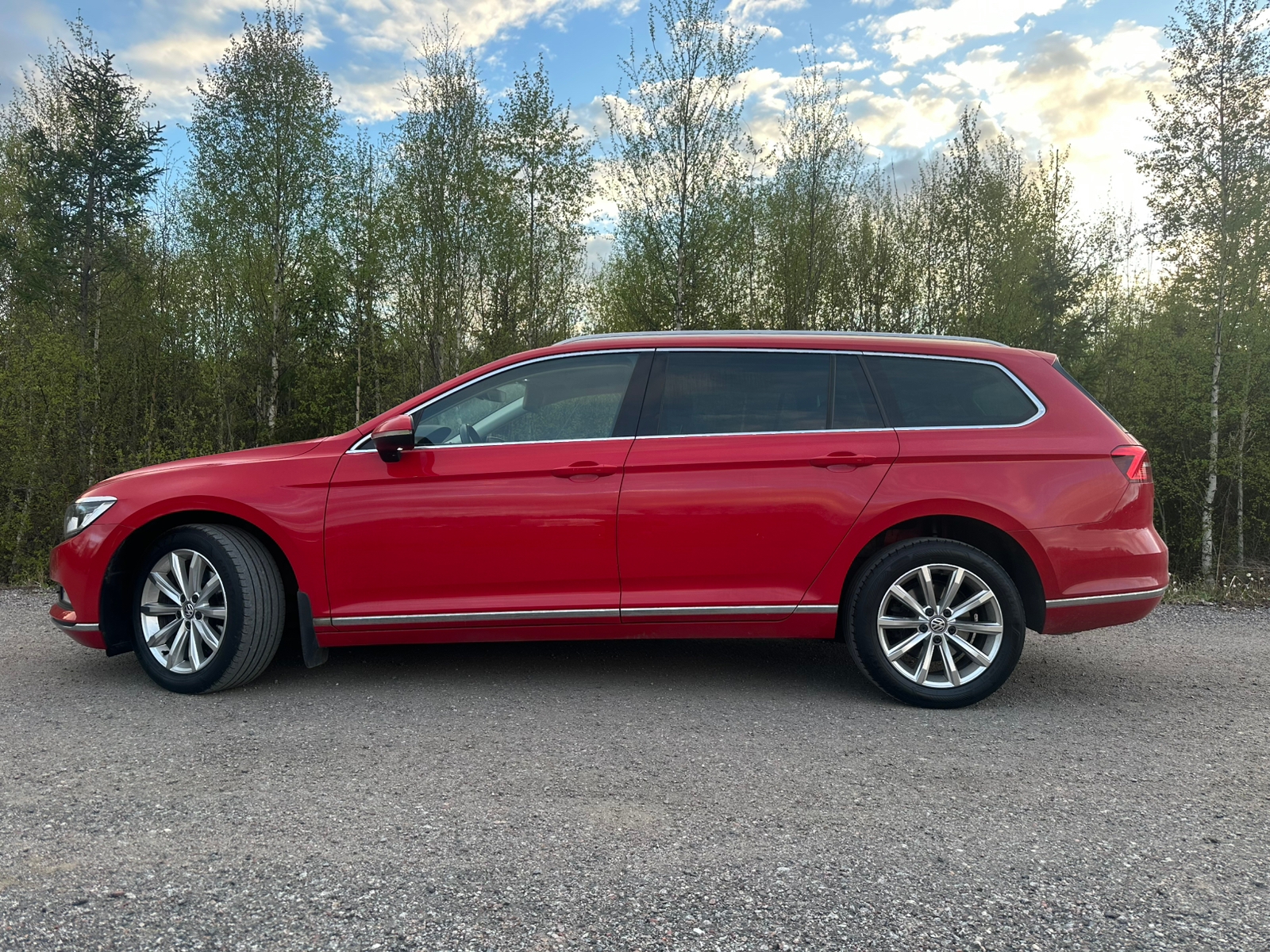 Volkswagen Passat 2019, kuva 4/5