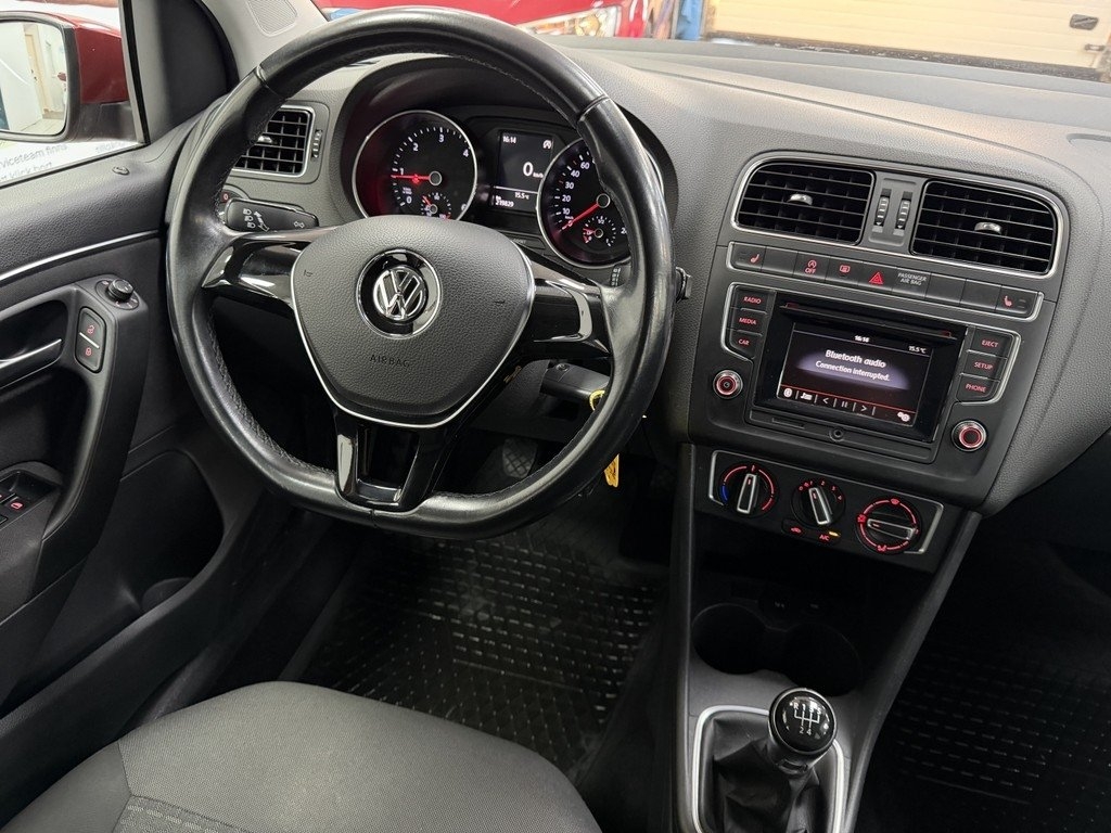 Volkswagen Polo 2015, bild 7/10