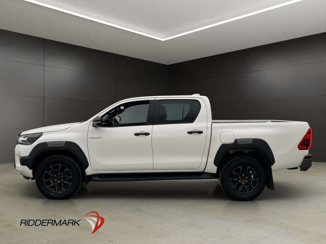 Toyota HiLux Invincible 2.8 4WD Drag 2024, kuva 2/32