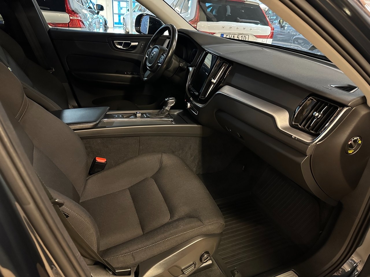 Volvo XC60 D4 AWD Momentum 2019, bild 6/16
