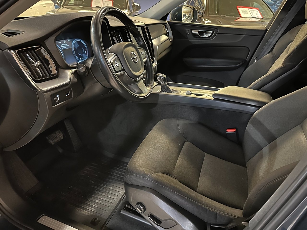 Volvo XC60 D4 AWD Momentum 2019, bild 5/16