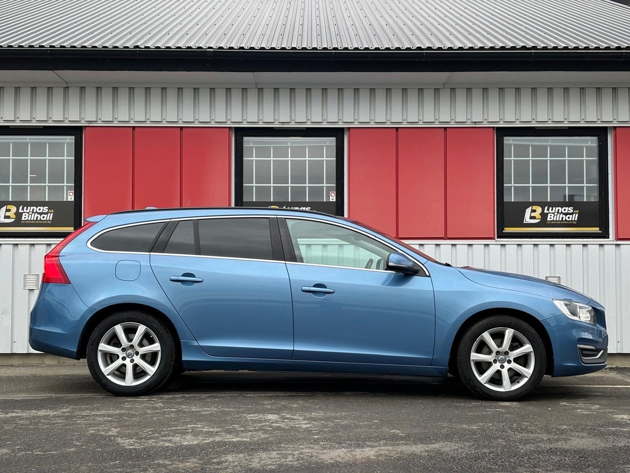 Volvo V60 2017, photo 6/25