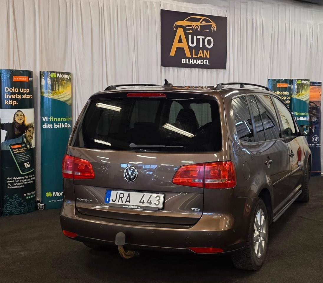 Volkswagen Touran 2011, bild 2/9