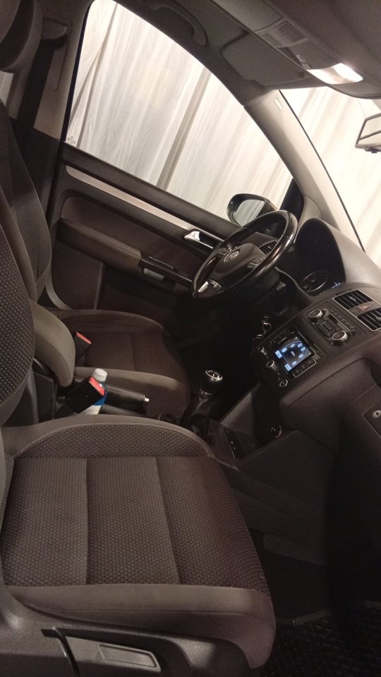 Volkswagen Touran 2011, bild 6/9