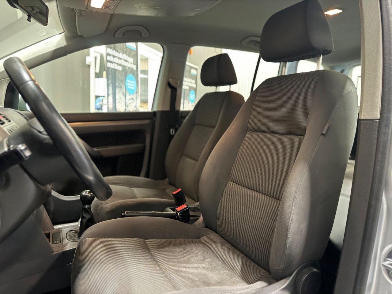 Volkswagen Touran 2008, bild 6/7