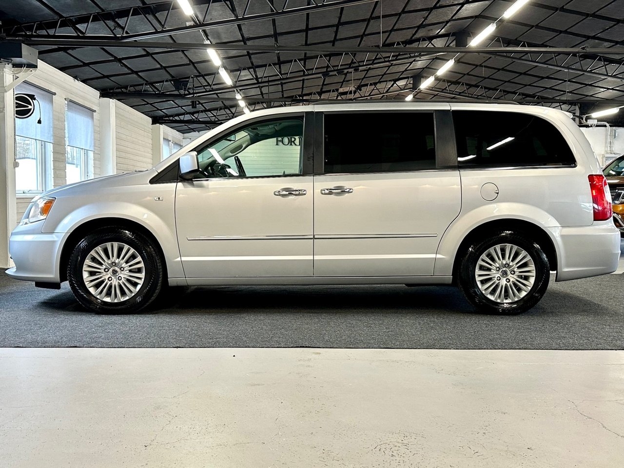 Lancia Voyager 2012, photo 5/10