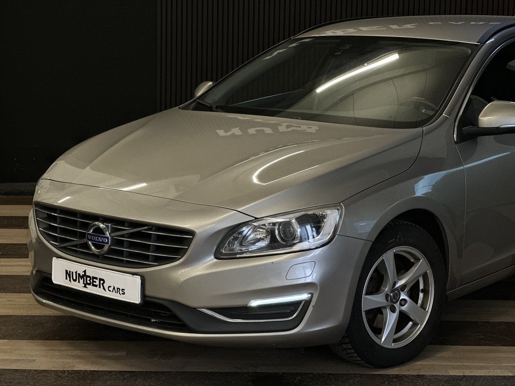 Volvo V60 D4 Geartronic Momentum Euro 6 2016, kuva 2/10
