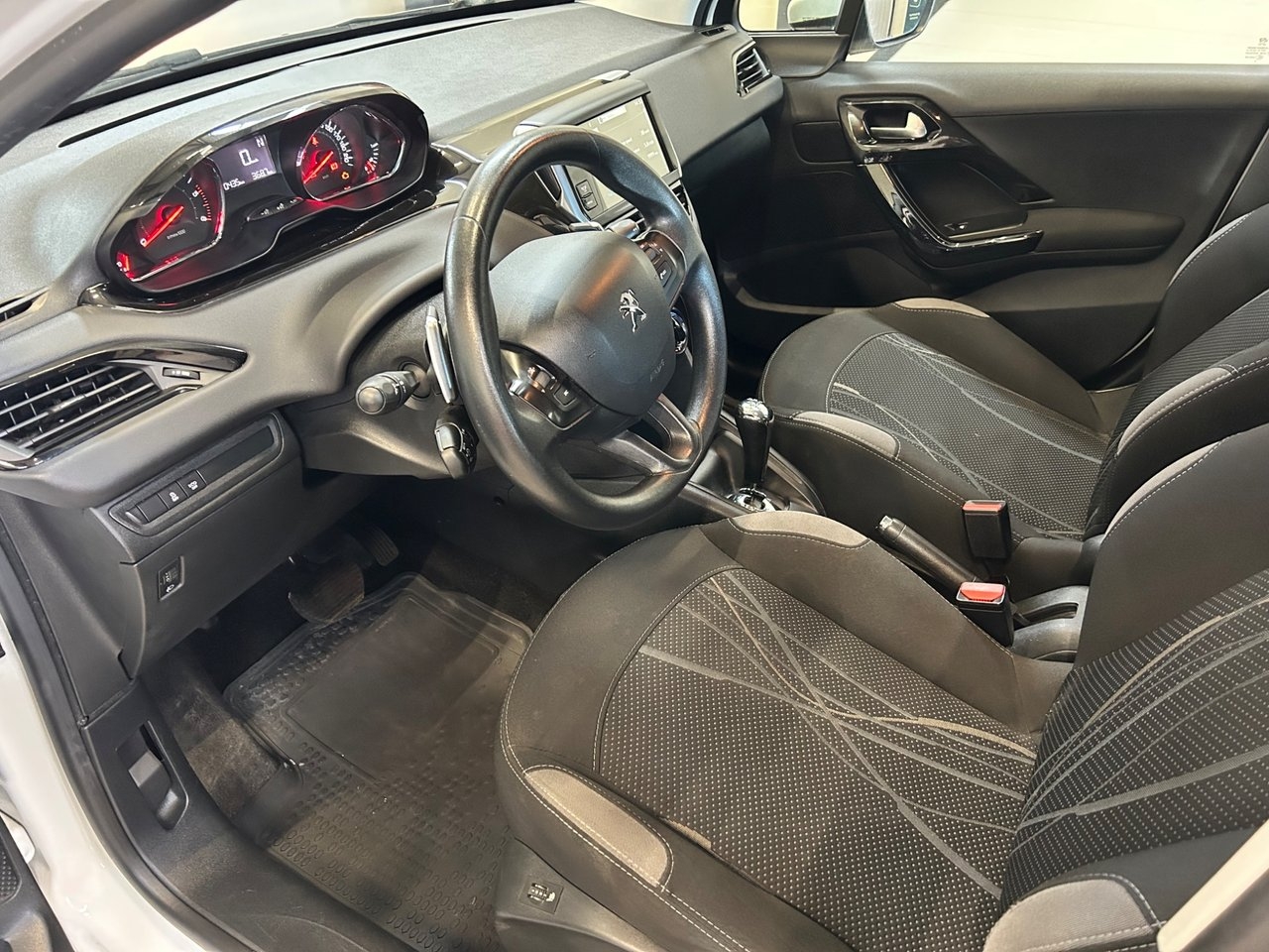 Peugeot 208 2014, bild 6/15