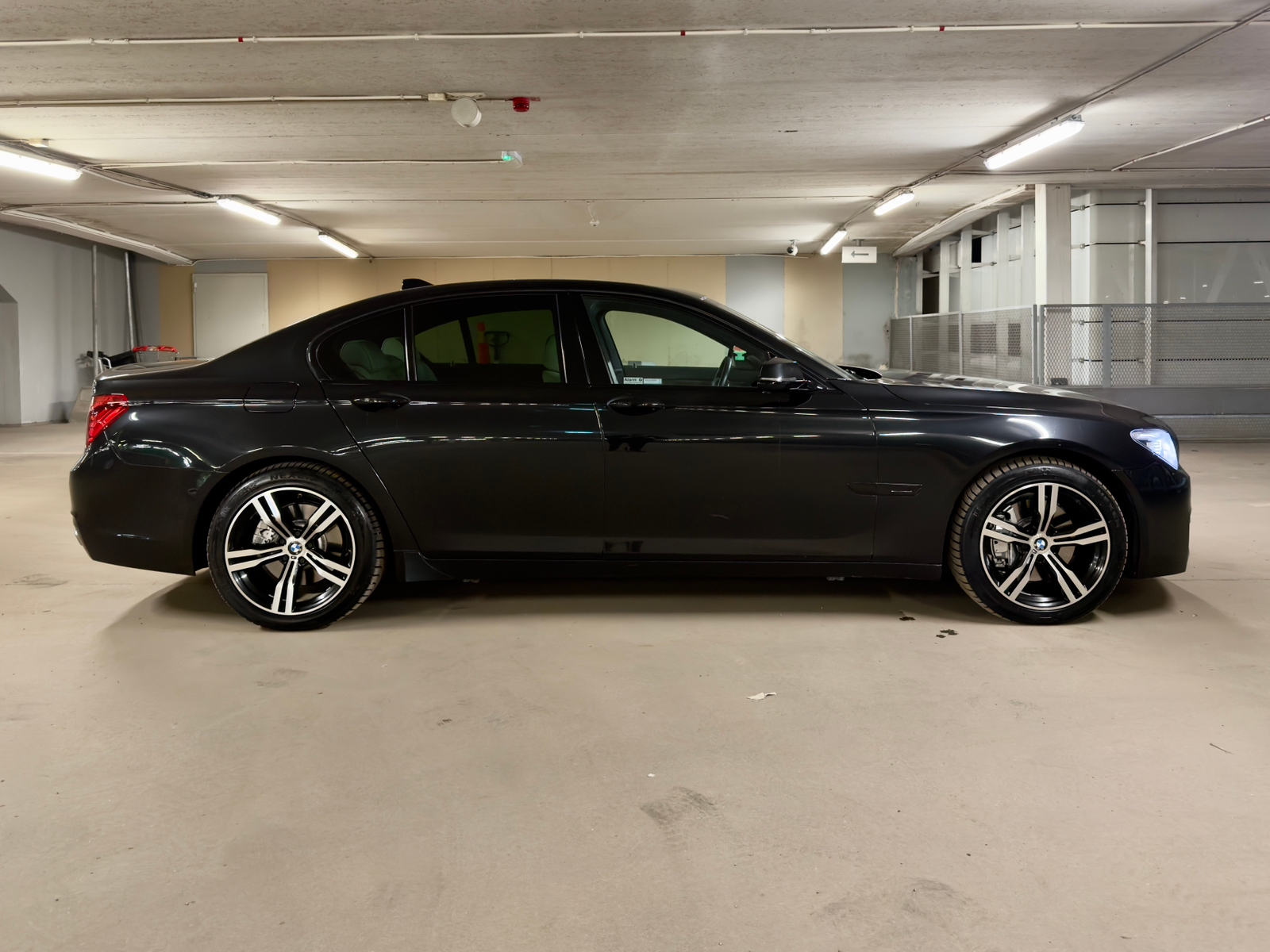 BMW 740d M Sport 2015, photo 9/10