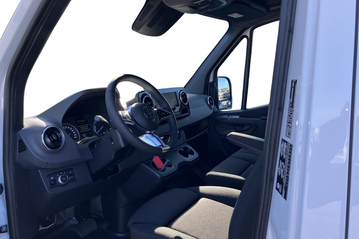 Mercedes-Benz eSprinter 312 2025, photo 7/10