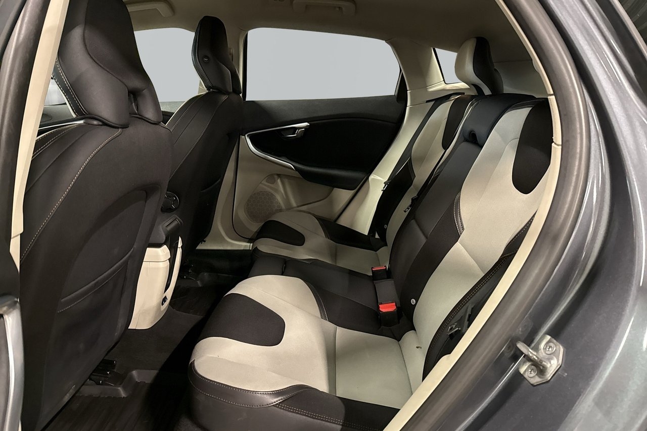 Volvo V40 Cross Country 2014, photo 6/6