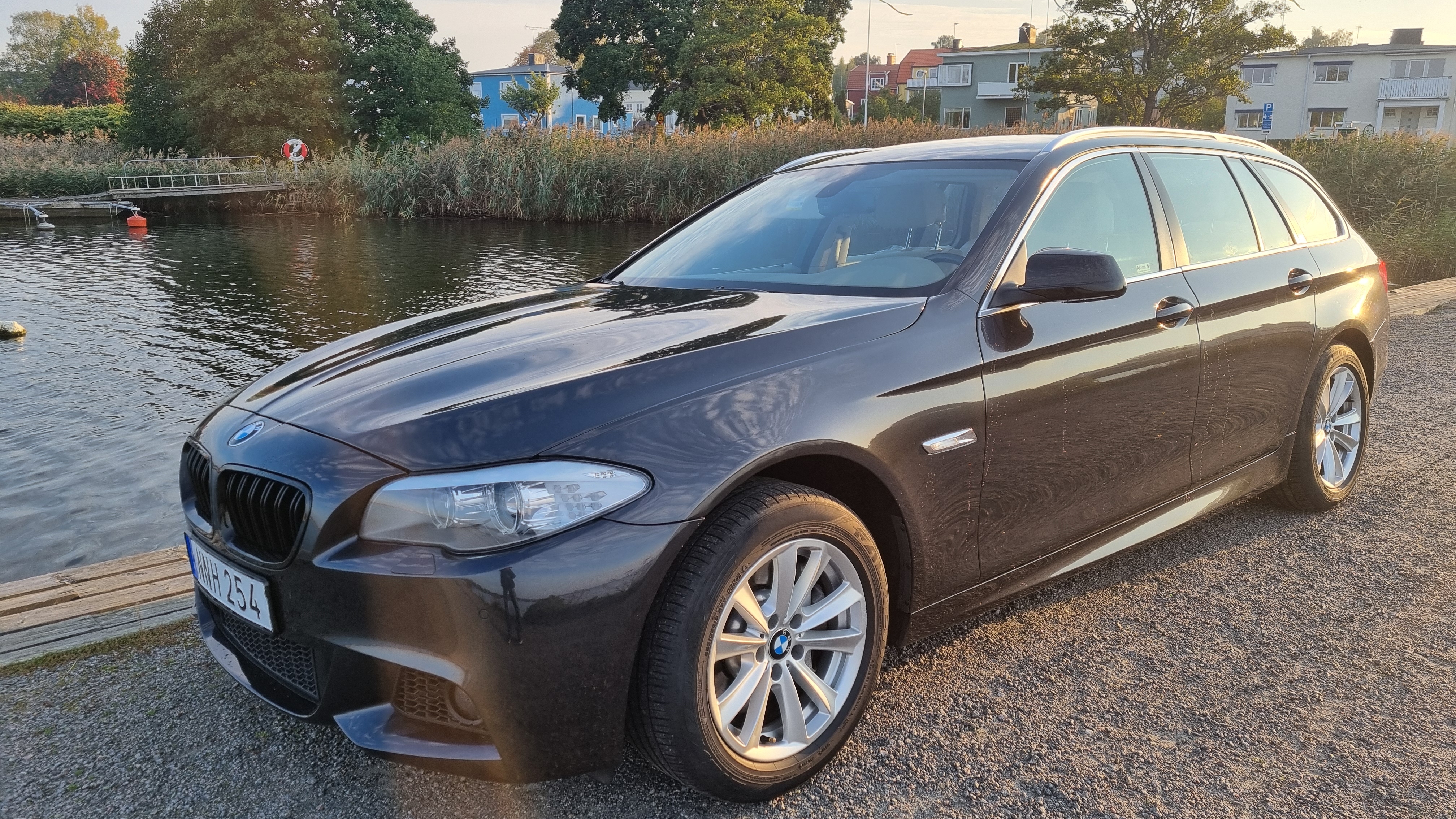 BMW 525 d xDrive Touring Steptronic 2013, bild 2/10