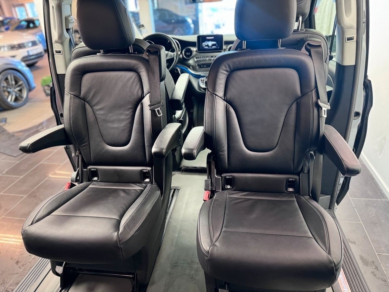 Mercedes-Benz V 2019, bild 6/17
