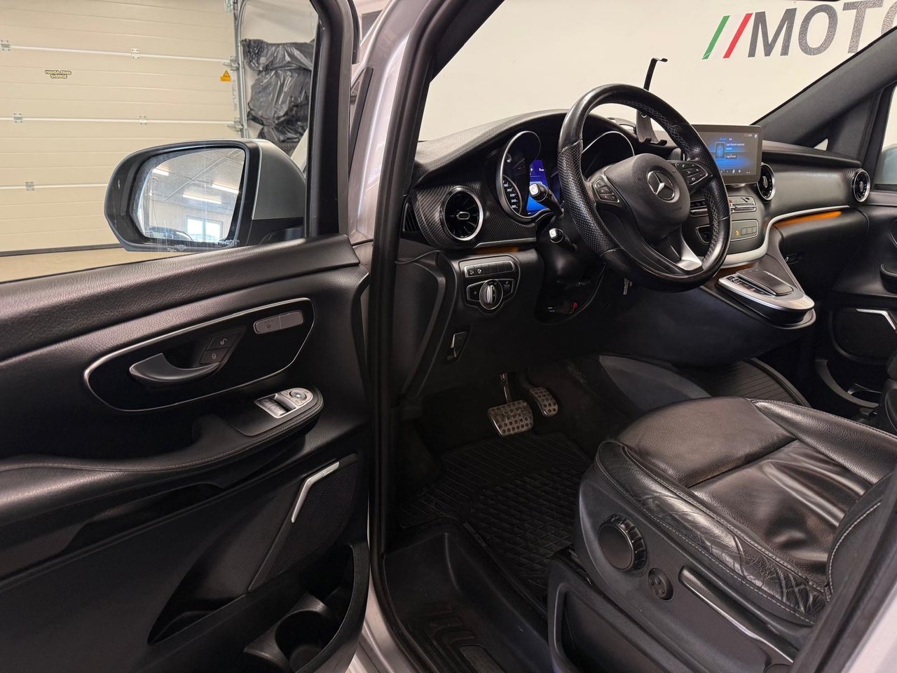 Mercedes-Benz V 2022, photo 7/27