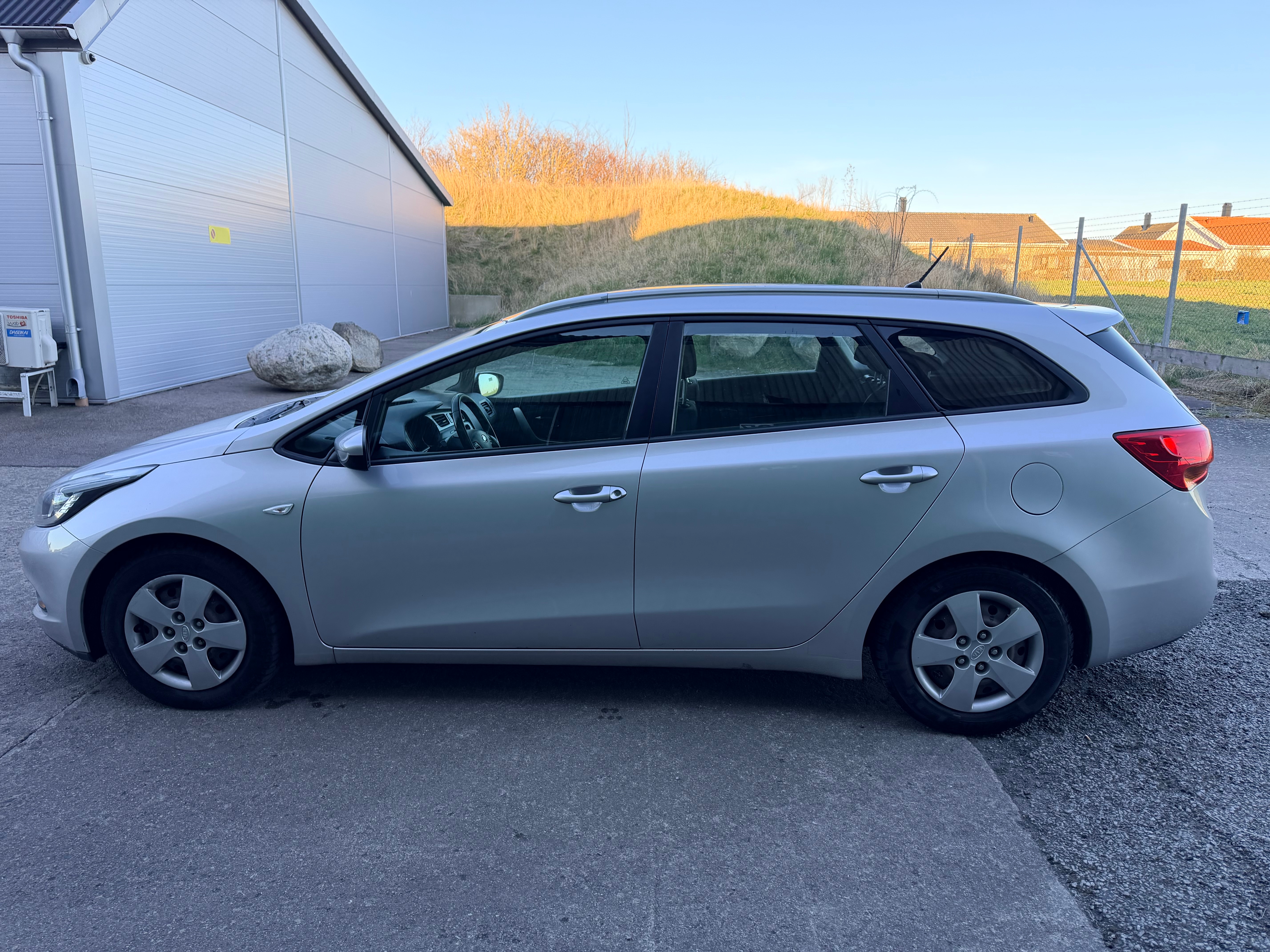 Kia Ceed _sw 1.4 CRDi Manuell 2013, bild 3/10