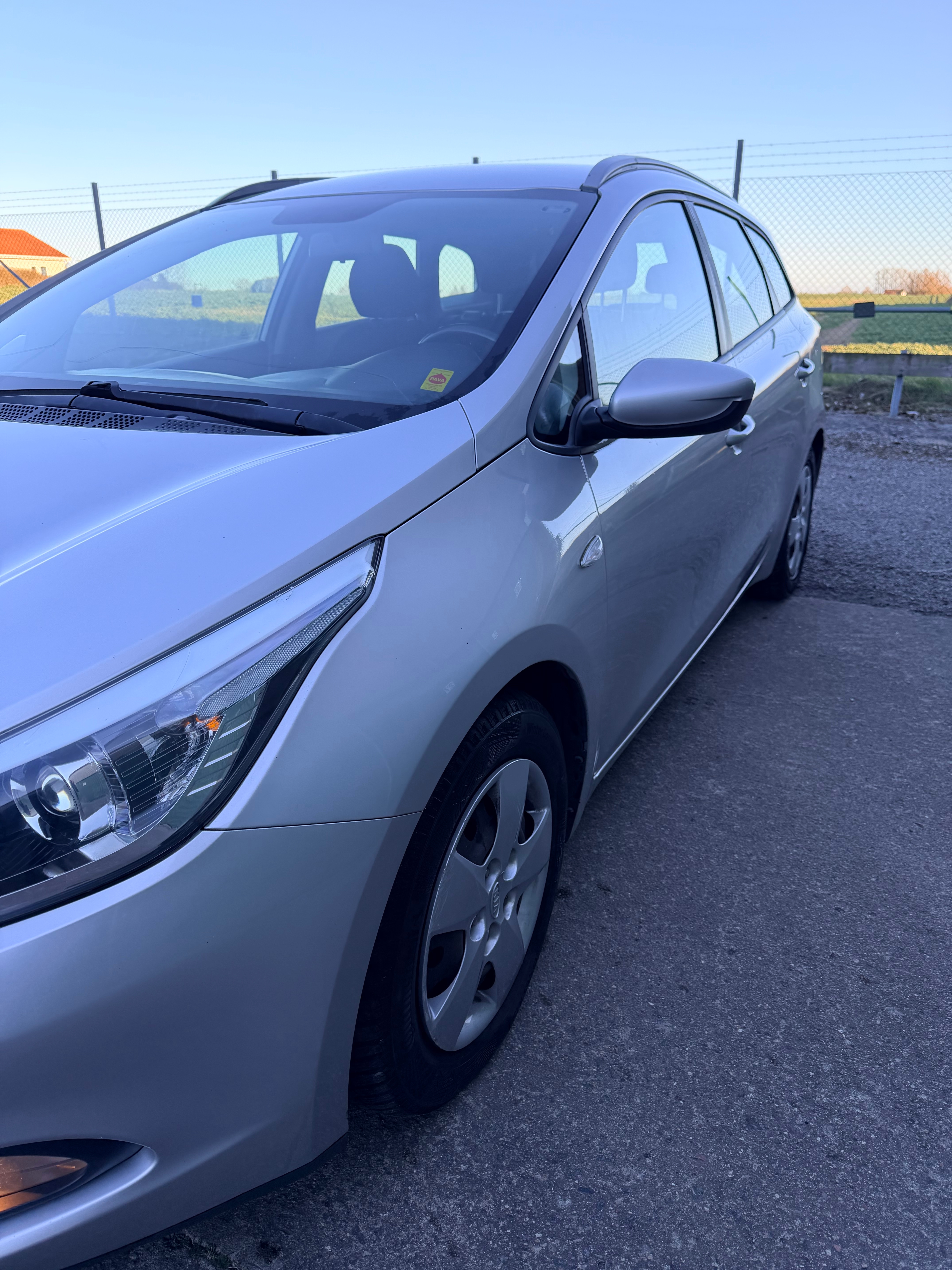 Kia Ceed _sw 1.4 CRDi Manuell 2013, bild 2/10