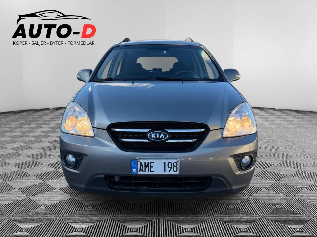 Kia Carens 2010, photo 2/10