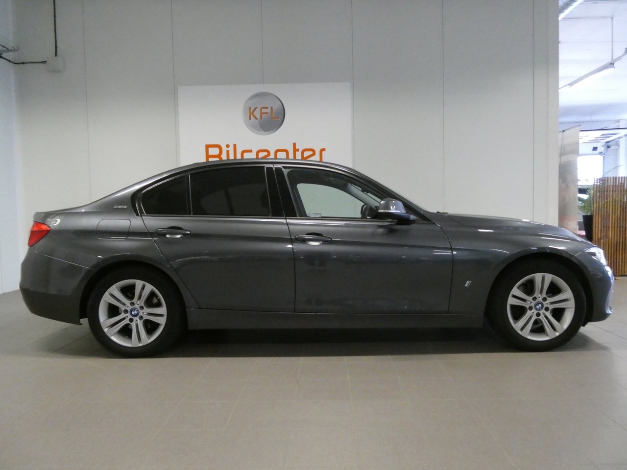 BMW 330 e Sport line 2017, photo 7/20