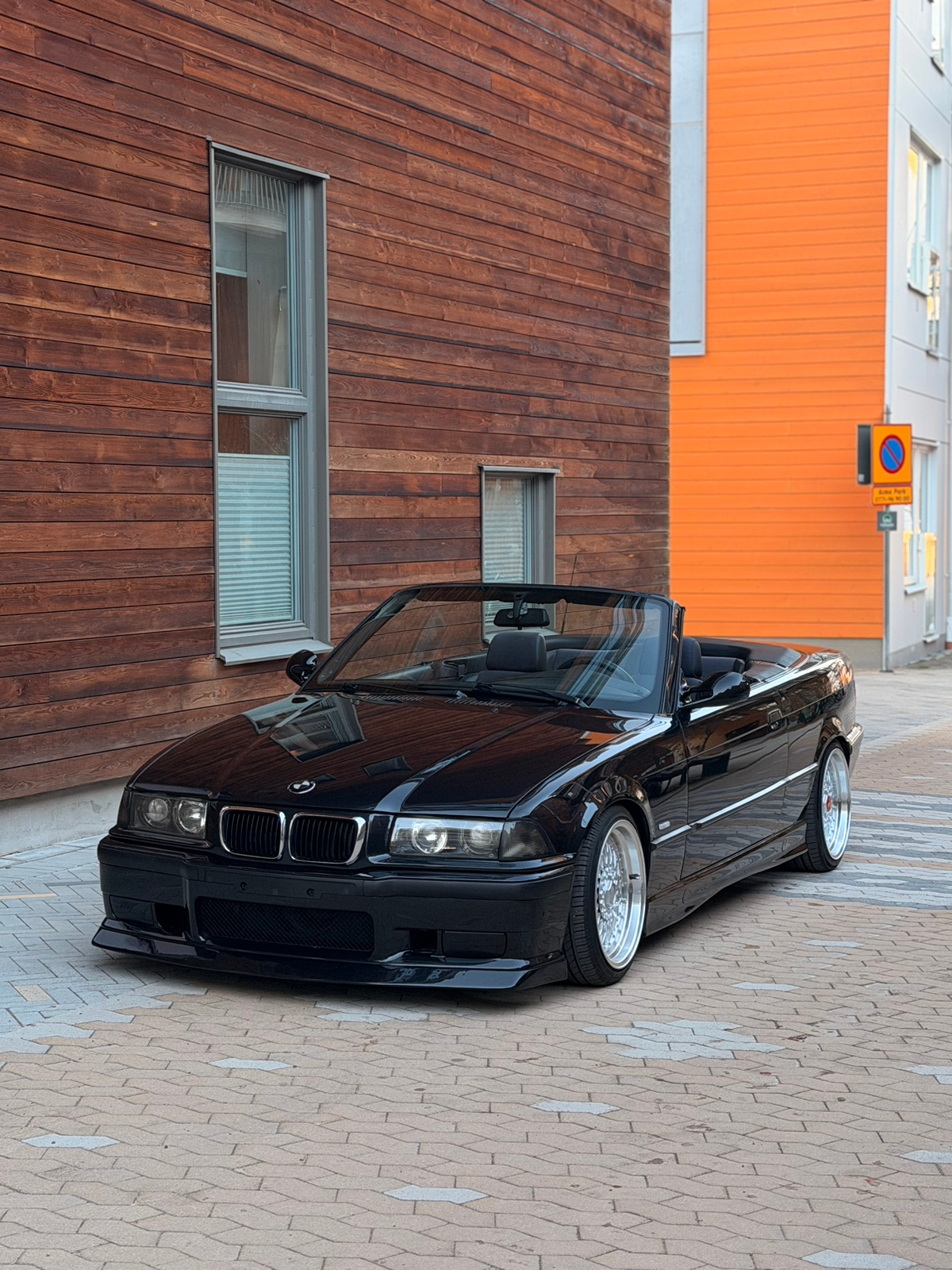 BMW 323