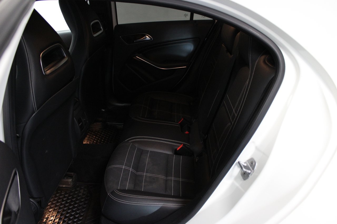 Mercedes-Benz A 180 7G-DCT 122hk Automat 2016, bild 6/11