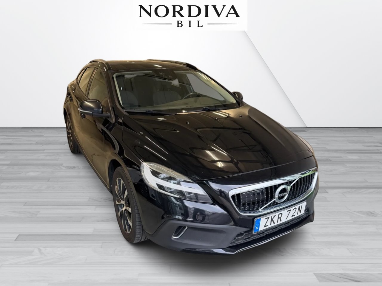 Volvo V40 Cross Country 2019, photo 3/10