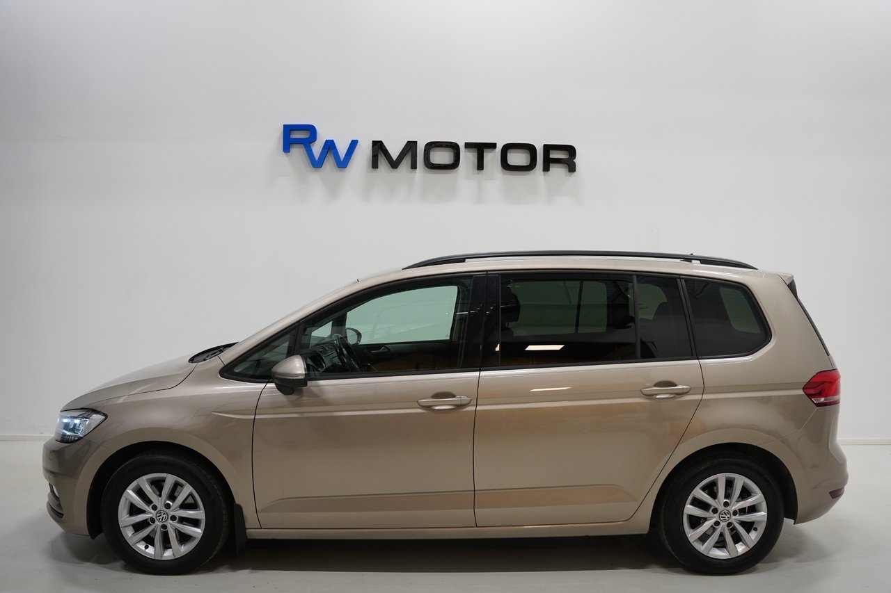 Volkswagen Touran 2016, photo 3/10