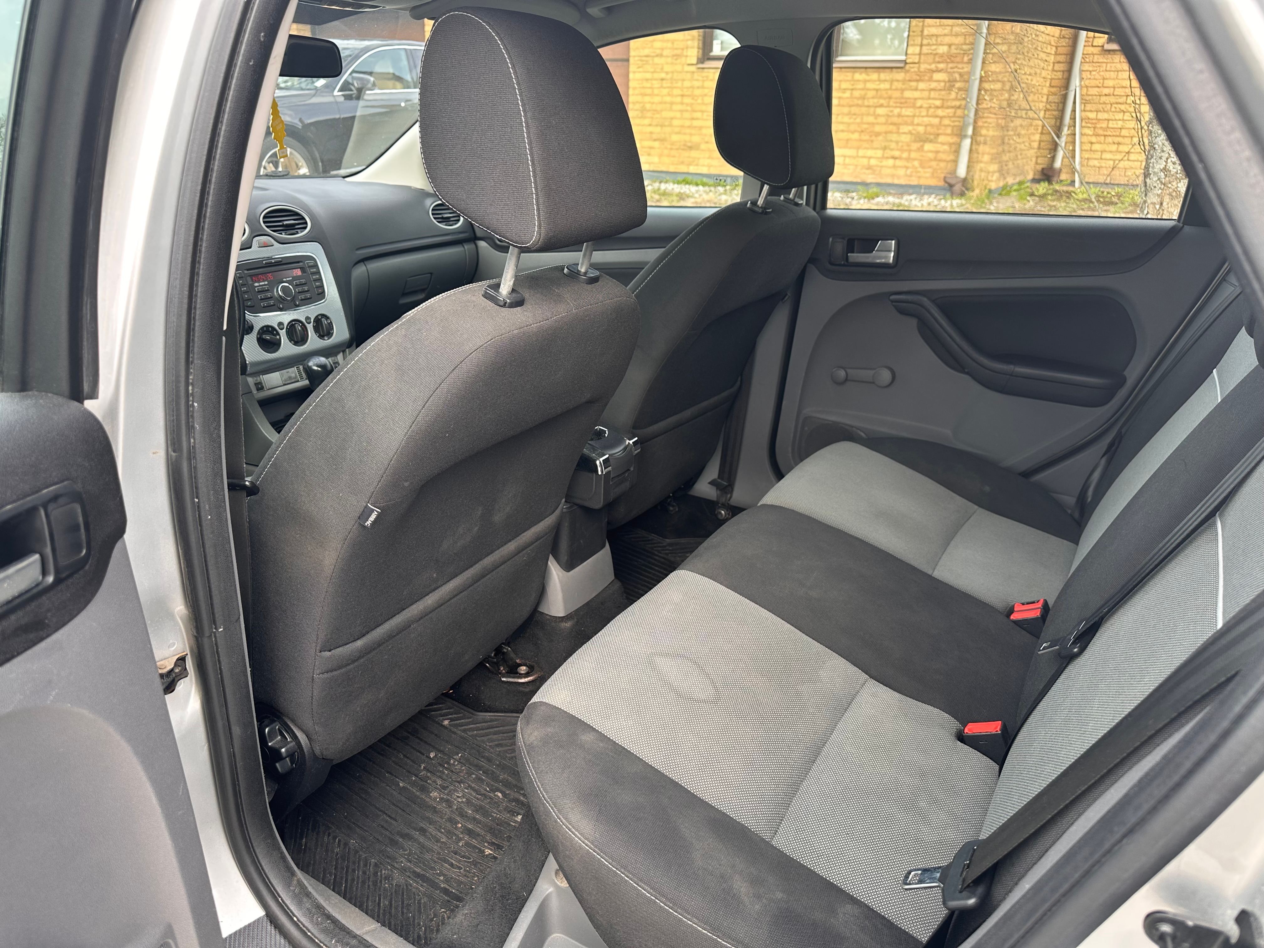 Ford Focus 5-dörrars 1.6 TDCi Manuell 2011, bild 7/9