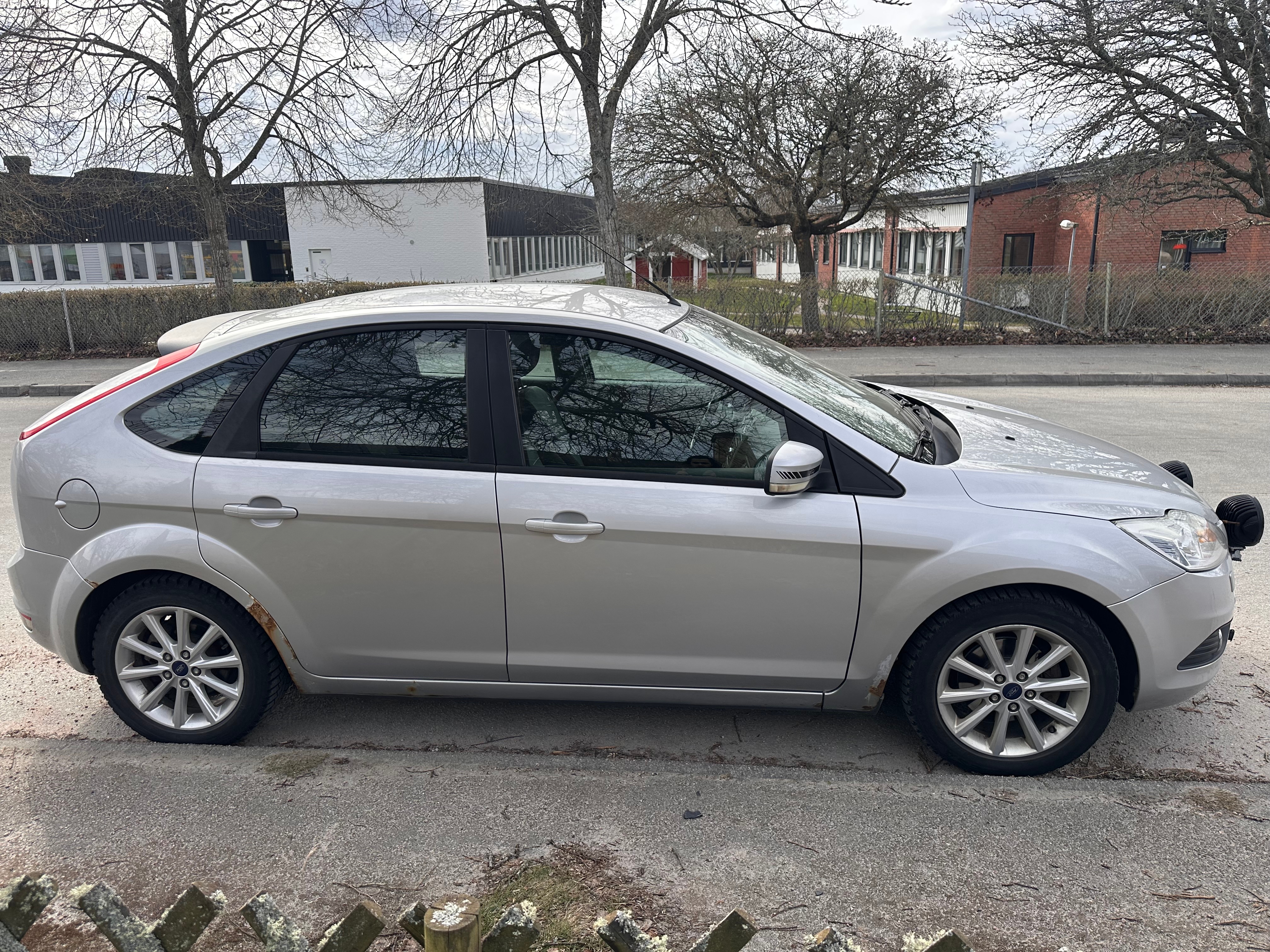 Ford Focus 5-dörrars 1.6 TDCi Manuell 2011, bild 4/9