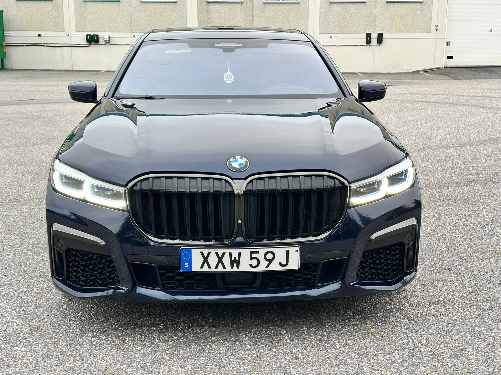BMW M760Li