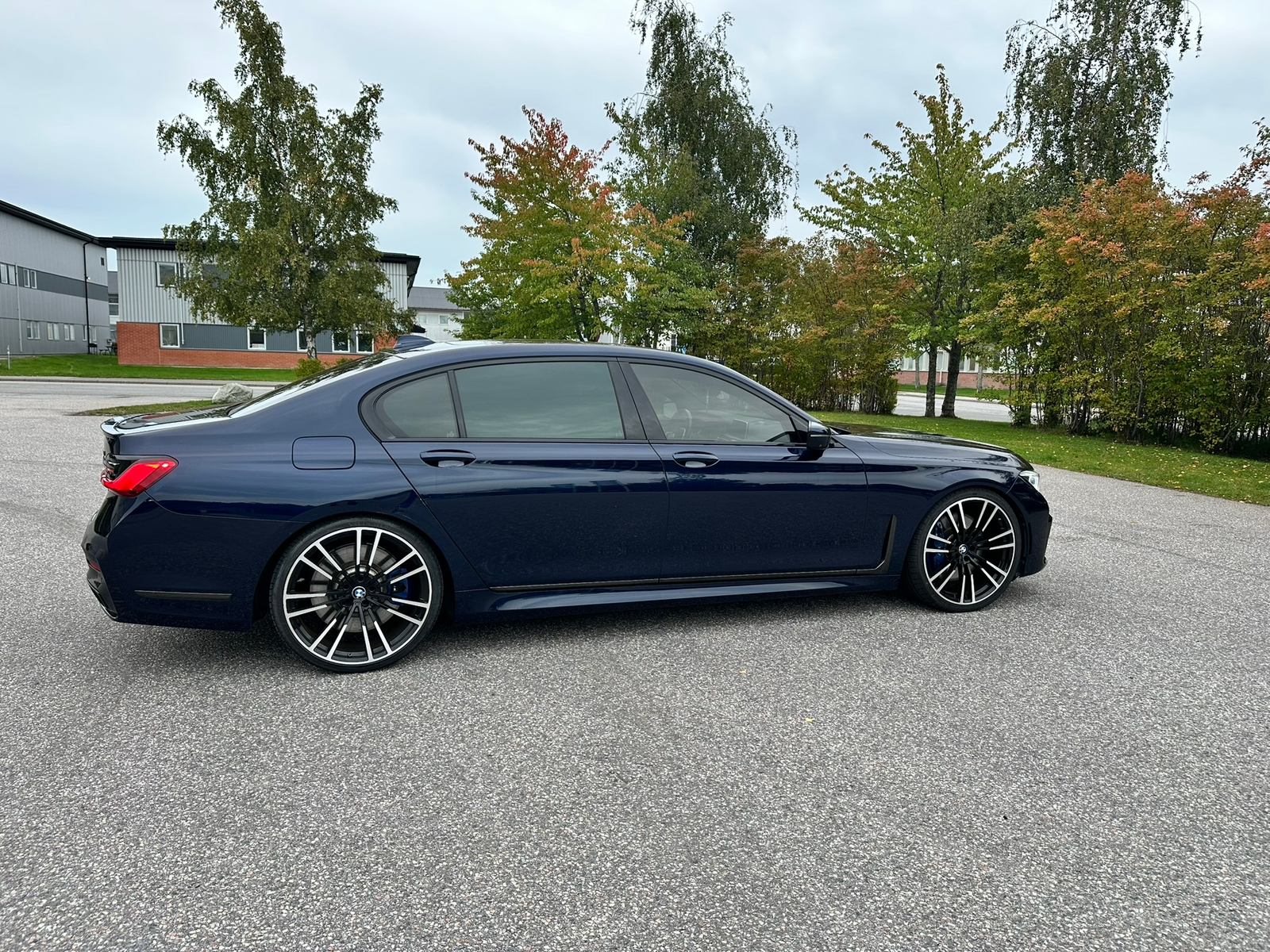 BMW M760Li xDrive Steptronic 2020, bild 2/10