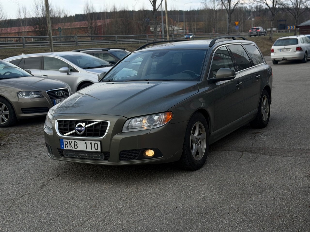 Volvo V70 D2 Momentum Euro 5 2013, kuva 2/9
