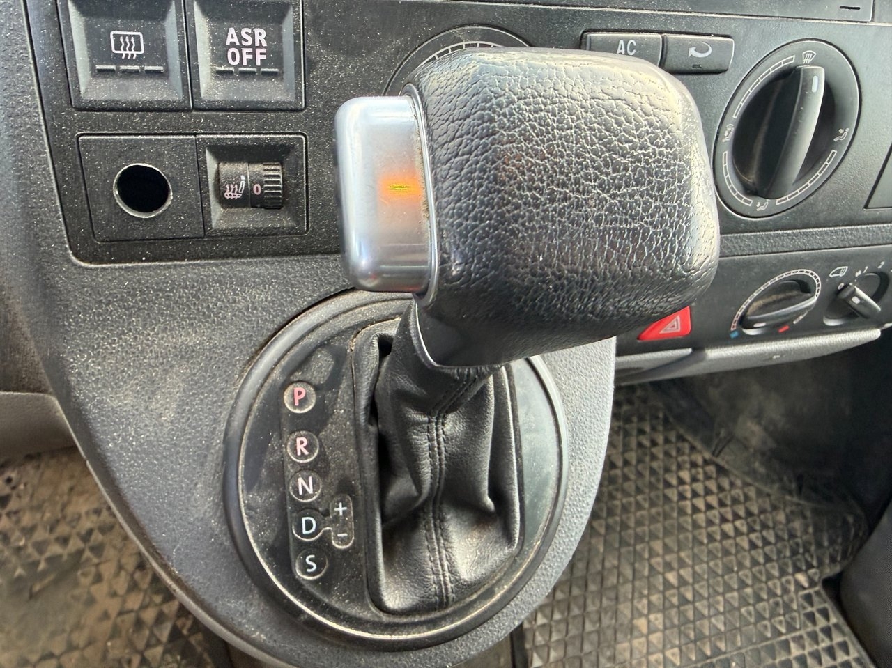 Volkswagen Transporter 2009, bild 7/10