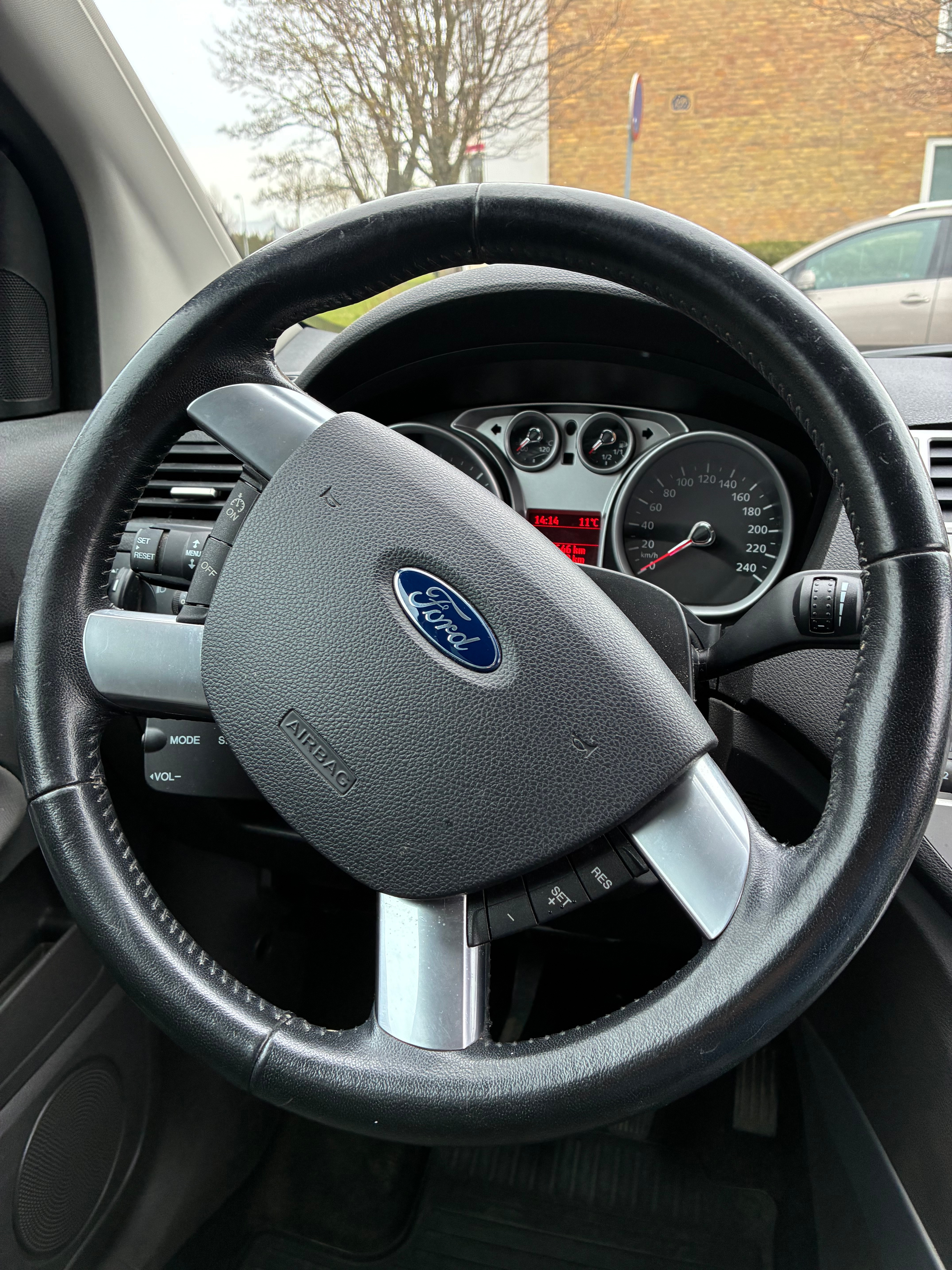 Ford Kuga 2.0 TDCi Manuell 2013, bild 4/10